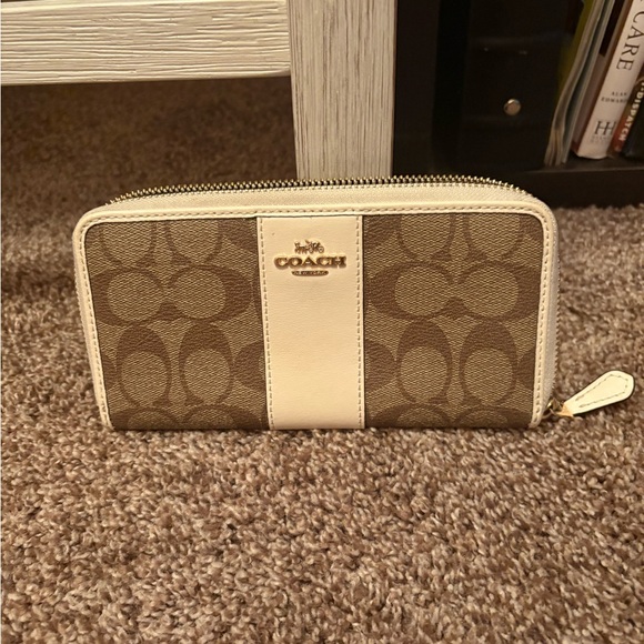 Coach Brown and Cream Wallet - Picture 1 of 3